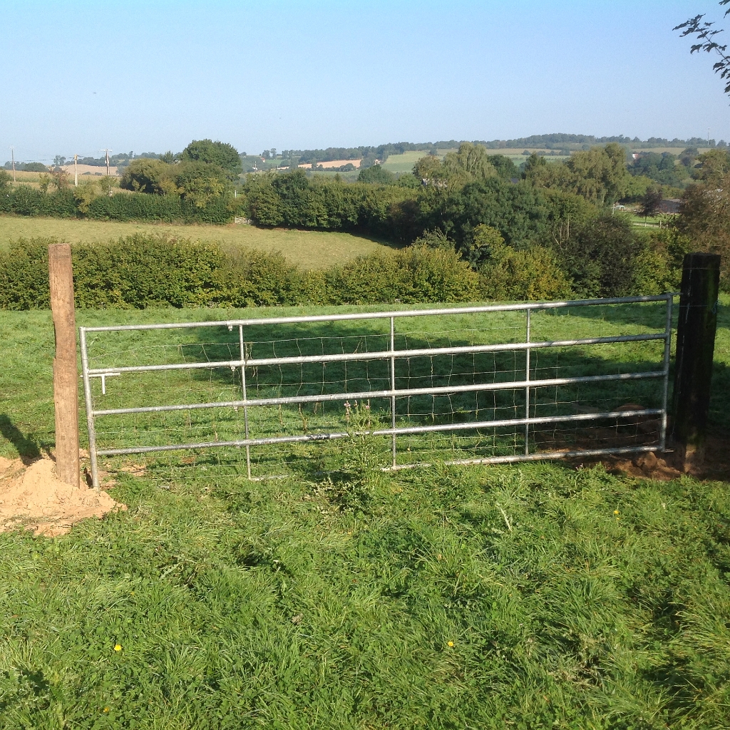 20140916 LE BOSQUET FENCING & POND WORKS 13.jpg